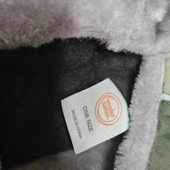 Kids winter hat! - Picture 2 of 3